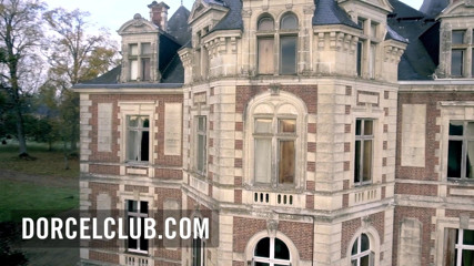 Dorcel Club: ทรีซัมร้อนแรงกับสาวสวยสองคน