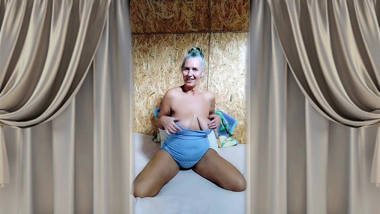 Lukerya: 핫한 하루를 시작하는 Lukerya