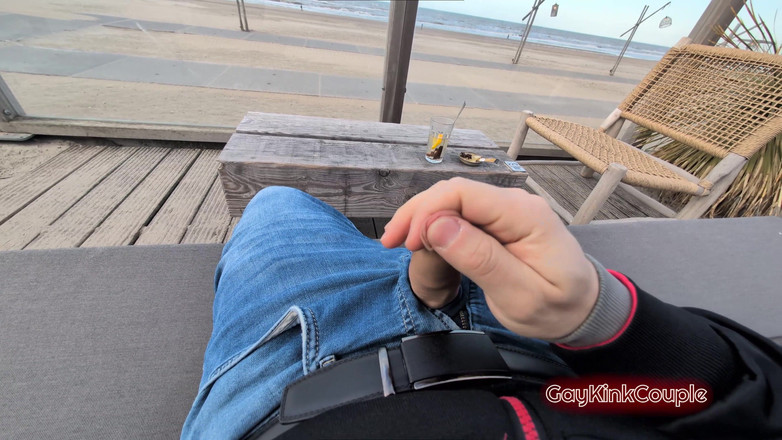 GayKinkCouple: Wank berisiko di Pantai