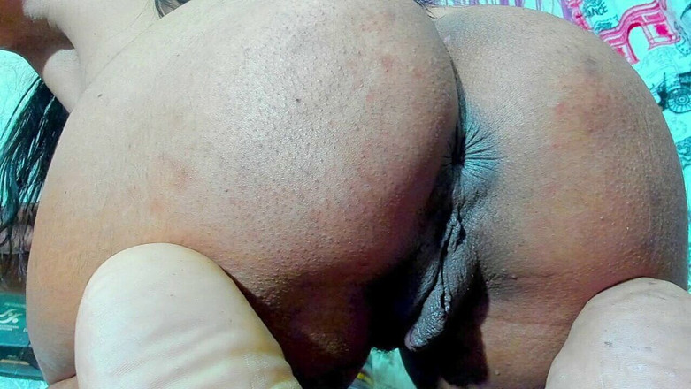 Barbychocolat: 玩弄我的屁股，手淫和潮吹