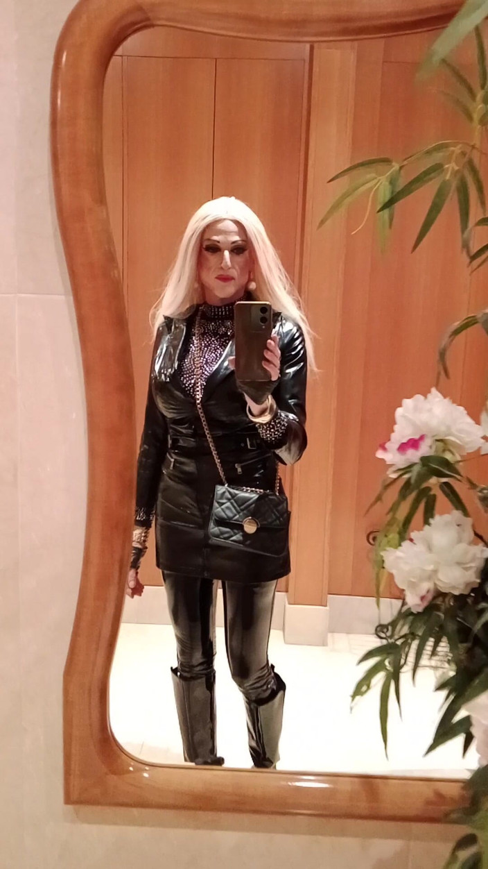 Tatiana Zorrita: 비닐 2