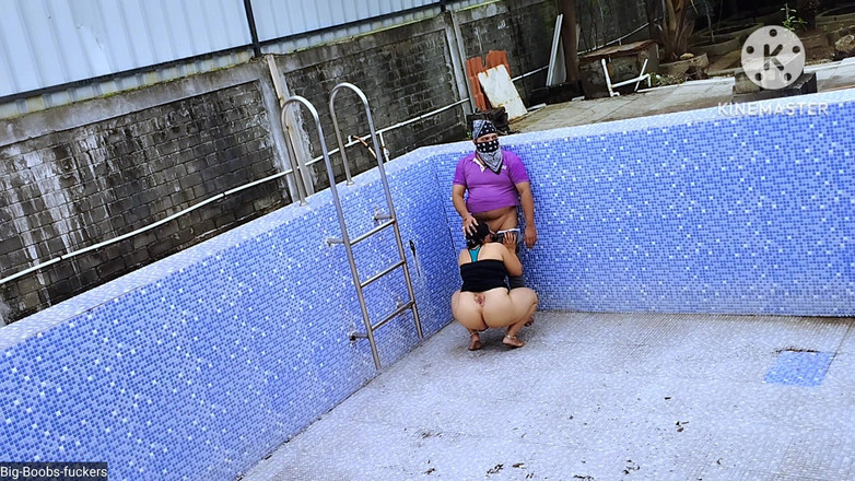 Big-Boobs-fuckers: デジカップルスイミングプールでの秘密のセックスインドのポルノ