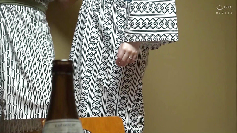 MBM3988: M628g06 a Young Wife of a Reader Reporter Who Participated...