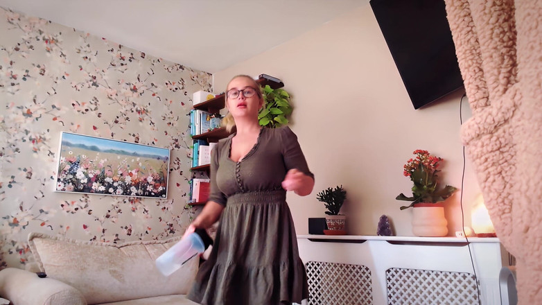 JessieHH: Застукали в грязной стирке мачехи - бесплатно