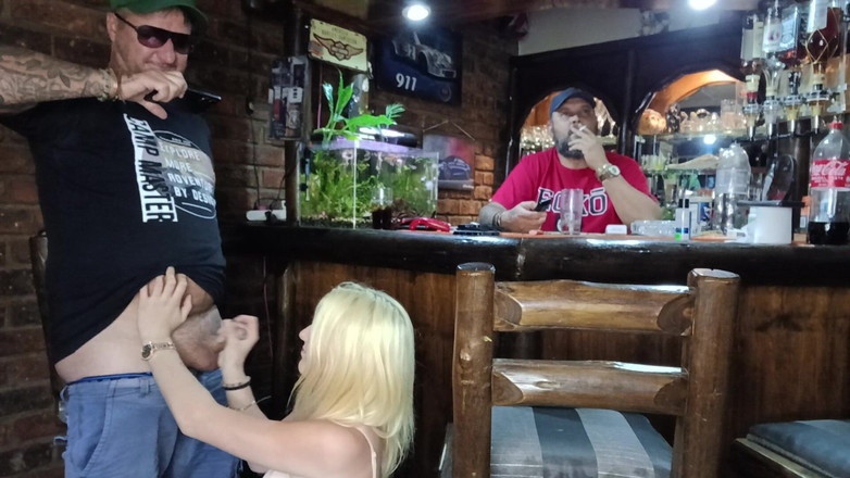 Bigjoefuckalott: Blond Aziatisch meisje dat mijn lul beft