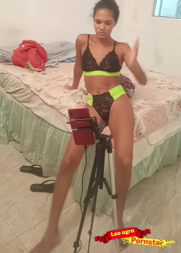 LeoOgro: Min lilla styvdotter blev en virtuell hora