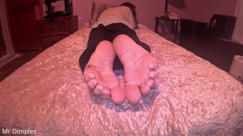 Mr Dimples: 我想要你沉迷于我的脚底！