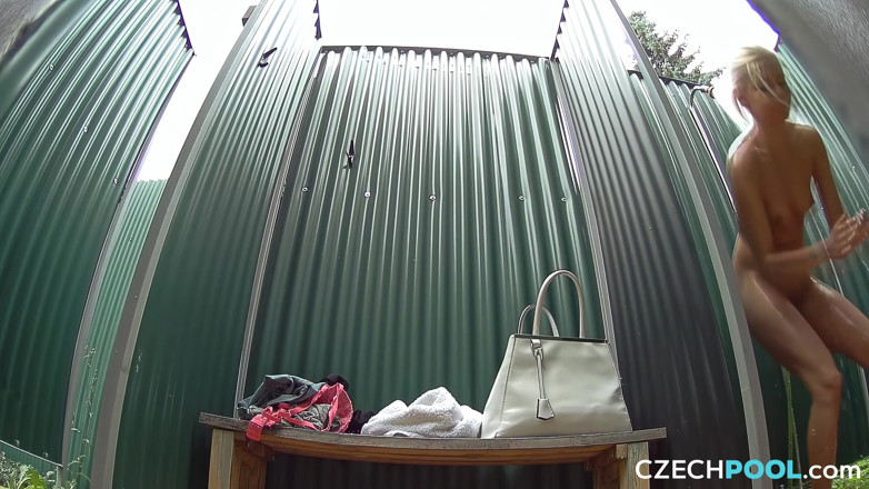 Czech Pool: Czech Pool 4: Top Model Gets Wet in the Shower