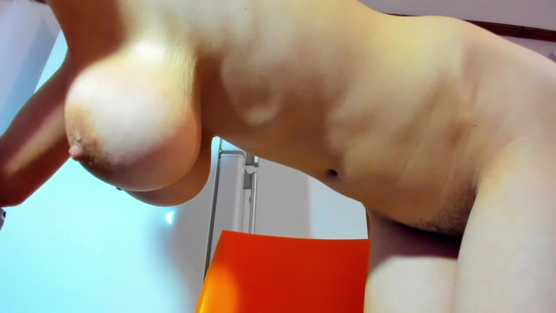 myla_angel: हॉट Myla_angel के स्तन झूलते और उछलते हैं!