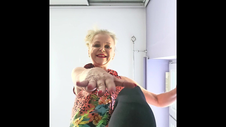 Misses_Jenny: Gigante pisando em você com pés nus