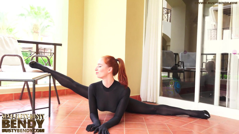 Flexilady: Flexible Ketrin in Zentai Und High Heels