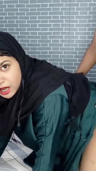 Hot Muslim Girl Got Distracted After Seeing Landlords Big Cock