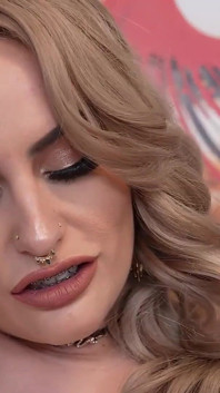Dolgun pawg sofia büyük beyaz yarağı alıyor