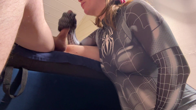 Lady Anna: Spindelflicka suger enorm kuk tills oral pulserande creampie