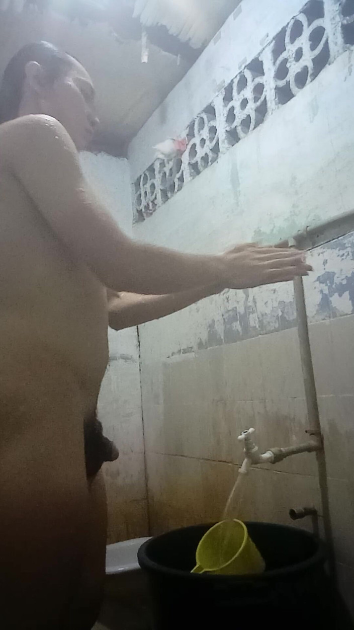 Reynalda Paler: Reyna在Cr里洗澡，闻起来干净干净