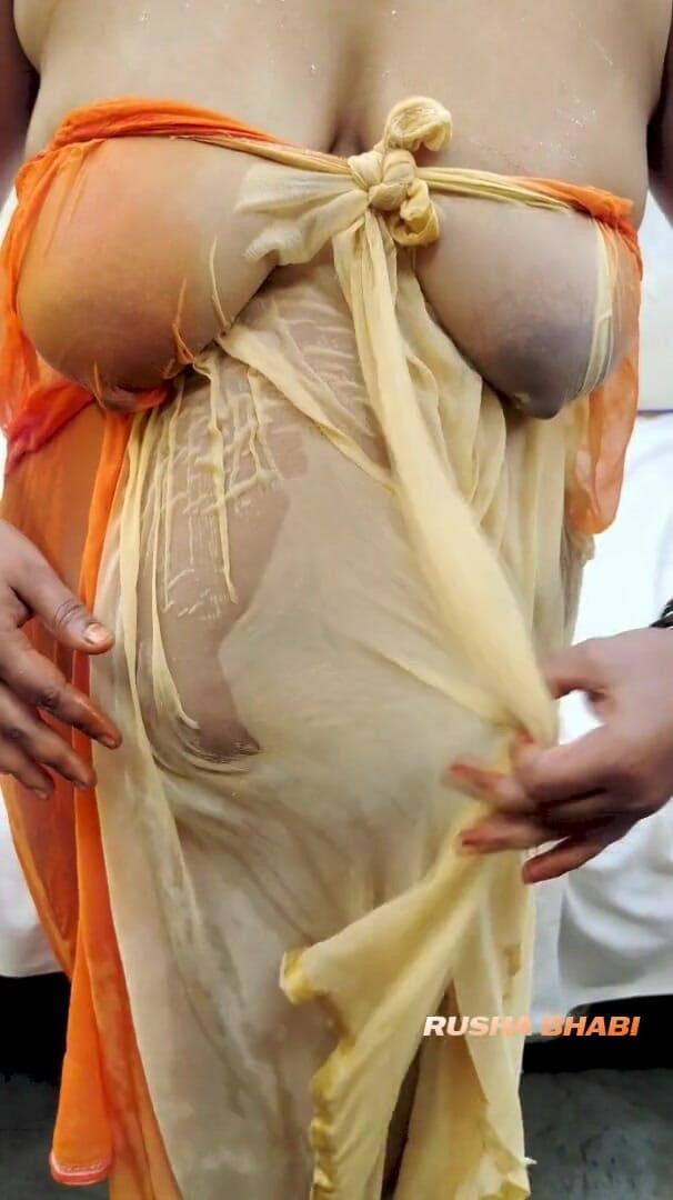 RUSHA BHABI: Rusa Bhabi Showing Wet Boobs in Video Call