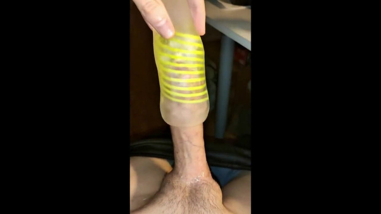 qaz11: Masturbación con la mano en cam-333