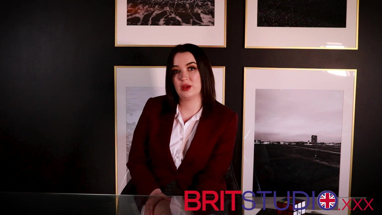 Brit Studio: 少女女大学生：丝袜和脚撸管指挥