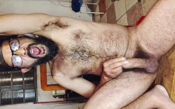 Hairy stink male: Watching porn for the trillion time