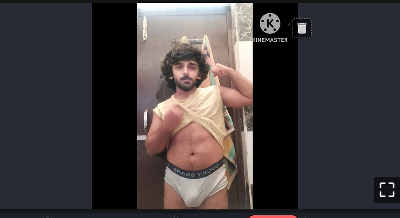 Desi__Panda: Дези юный паренек-гей купается в ванной на улице, большой член и задница