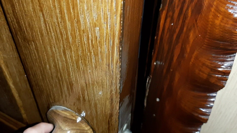 Lesbian-candys: Sto sorprendendo la mia sorellastra a masturbarsi in bagno