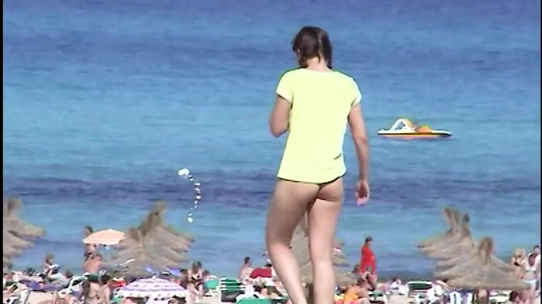 Beachbitches: المنحرف المطارد على الشاطئ