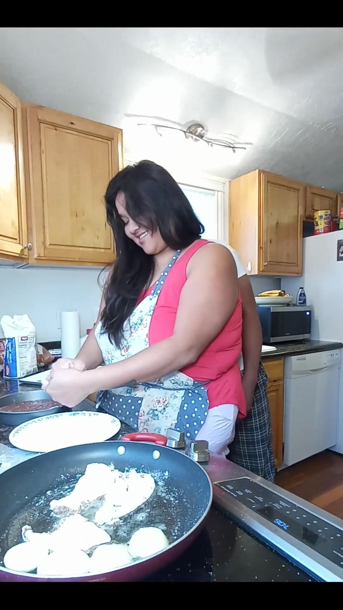 DeesDeepThroat: Housewife