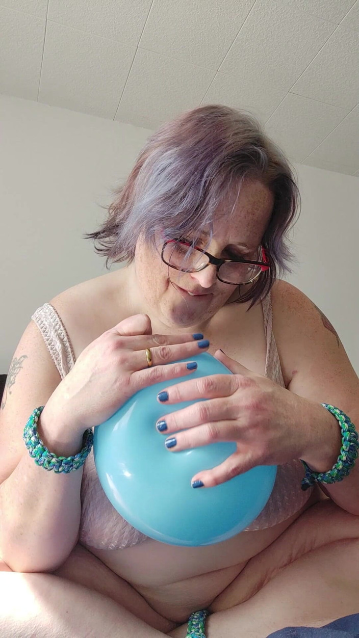 AngYourDirtyCanadian: Playful Balloon Sounds