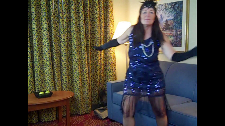 Gentleman Porno: Bunicuța se fute adânc în gât cu pula neagră