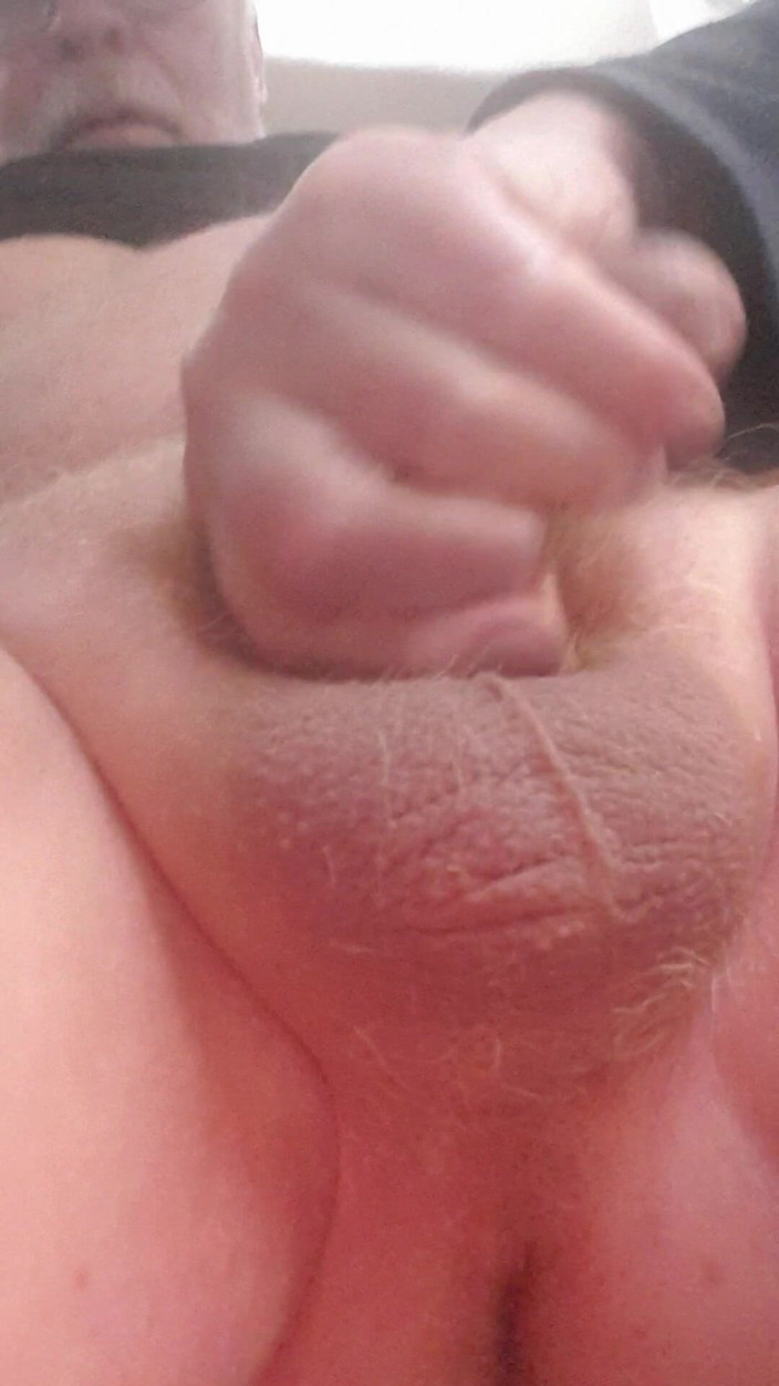 Redhairy4u: 我的小鸡巴在撒尿