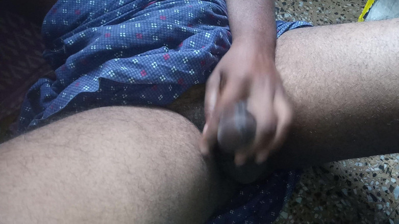 Sweet Indian cock: Моя индийская жена в офисной ванной мастурбирует дырку в киске