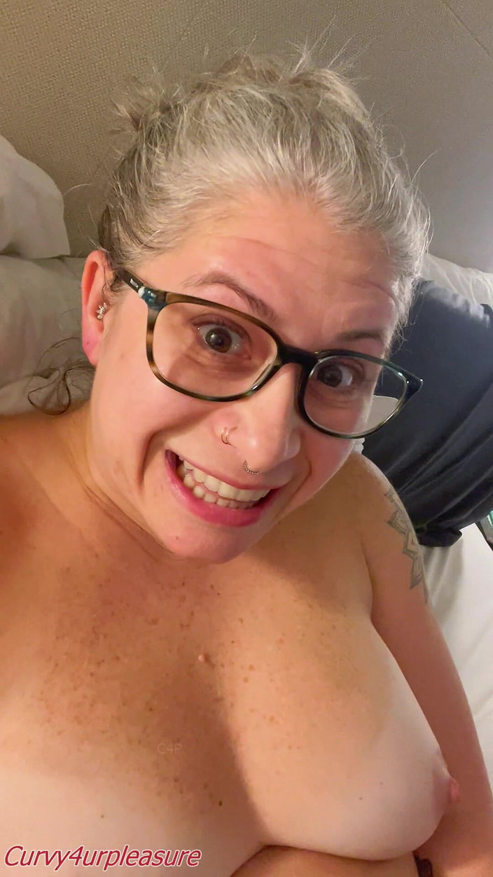 Curvy4urpleasure: Popínám Pro Tebe Svou Těsnou Malou Kundičku MILF