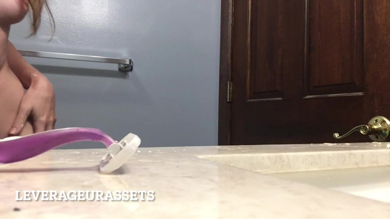Leverageurassets: Shaving bush pussy 4
