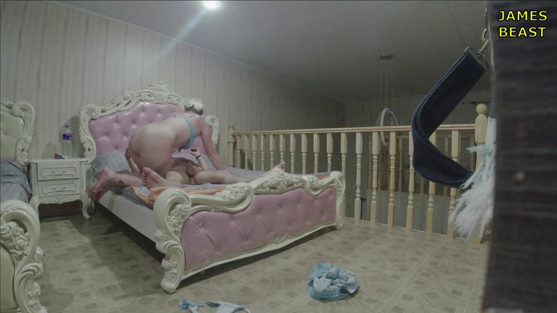 James Beast: Úžasný sexy hudební klip - amatérský ruský pár