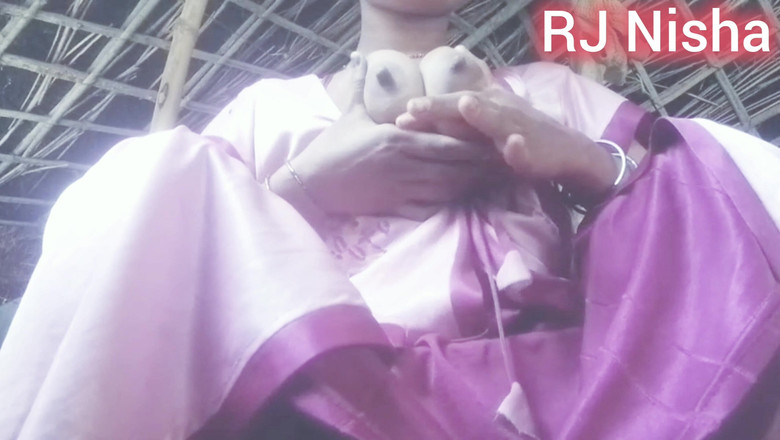 RJ NISHA: Solo dziewczyna masturbuje się palcami