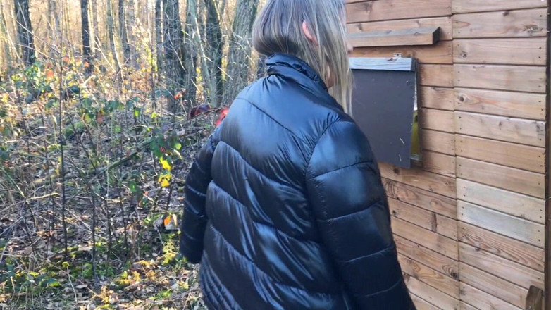 SweetSusi: Jachetă groasă în pădure, nimic altceva