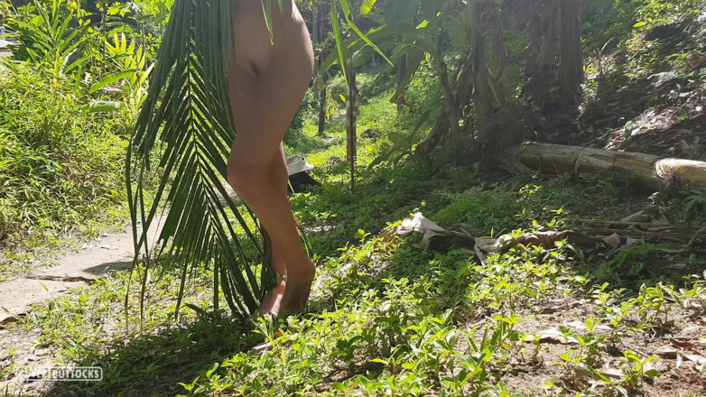 SweetButtocks: Naked photo session in the jungle