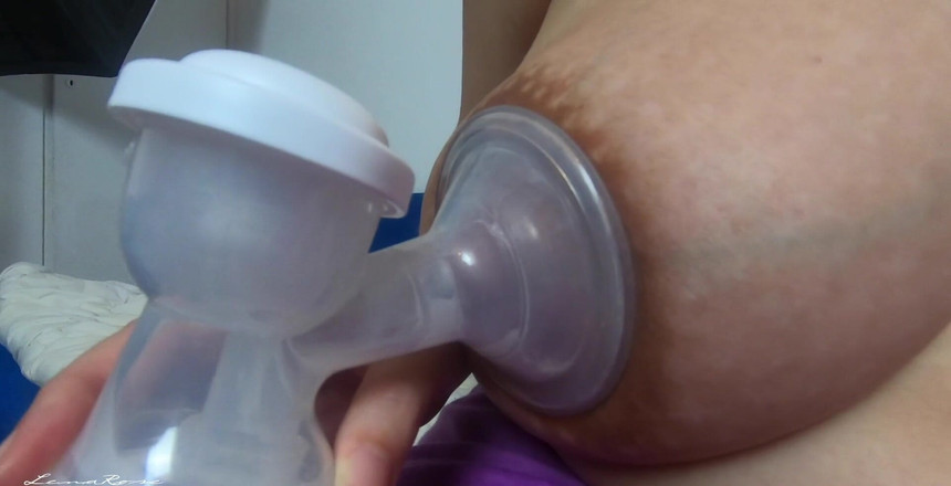 Lena Rose: Payudara menyusui