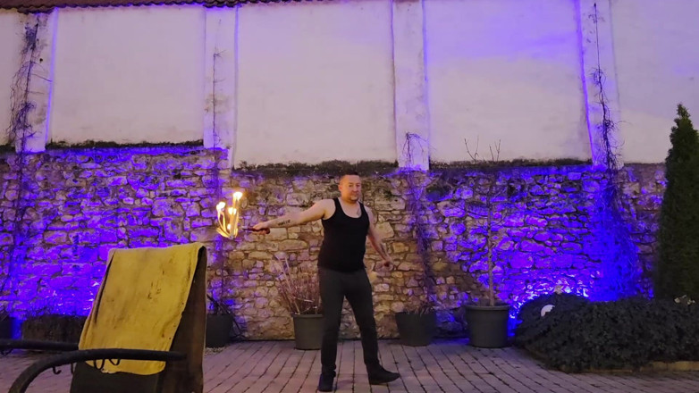Couple Baphomet: Neues Fireflogger Duo.