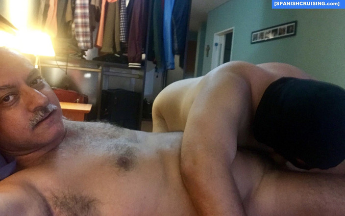 M2M CLUB: Daddy Chris mengongkek seorang lelaki gemuk yang sudah berkahwin