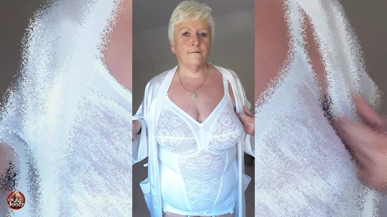 Uk Joolz: Adakah Awak Mahu Saya Jawab Pintu Untuk Awak Berpakaian Begini?