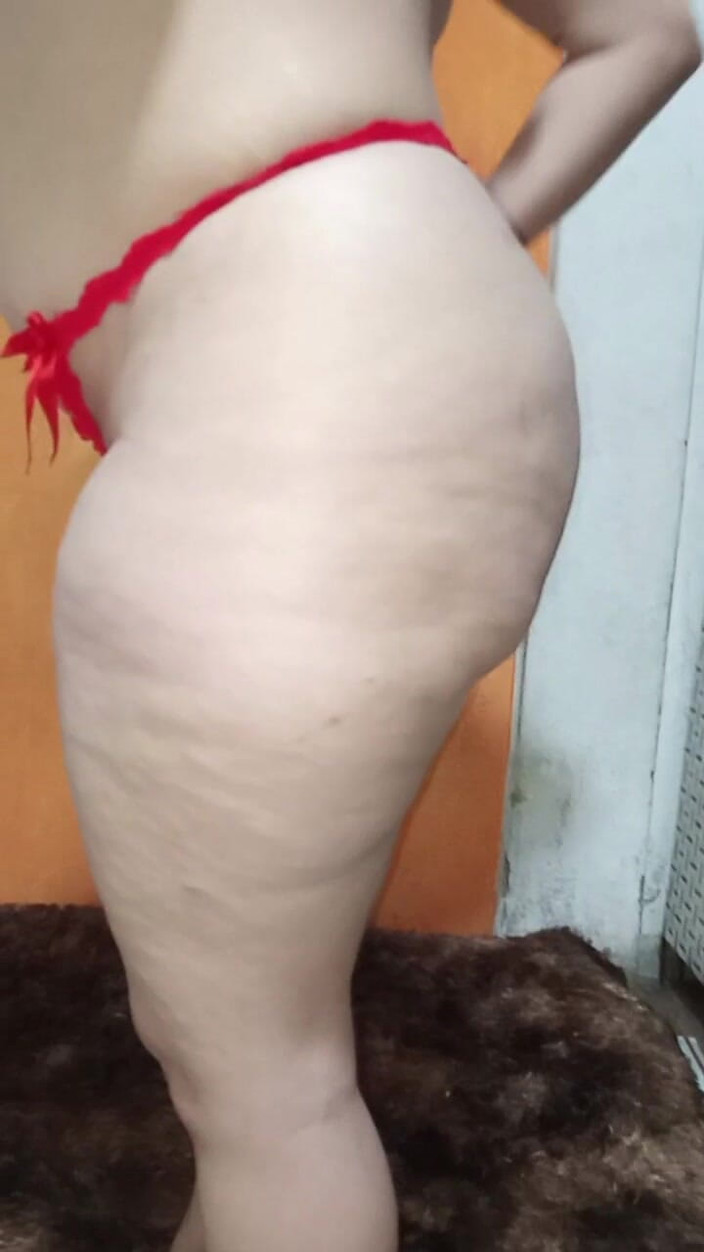 Perlasofia: Applying Cream to My Giant Ass