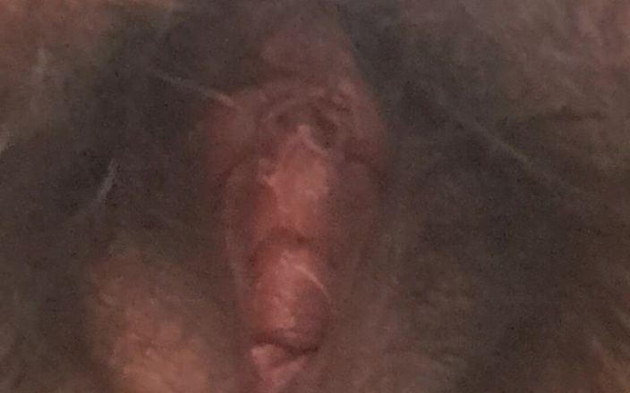 Mommy big hairy pussy: Vista inferior do plug anal