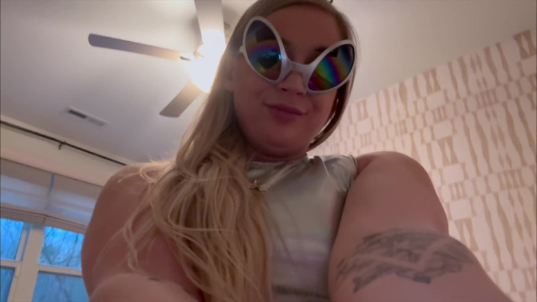 Kink in Time: Phoenix Sinz's Futuristic Giantess Domination 4K POV Shrinking Fantasy Awaits!