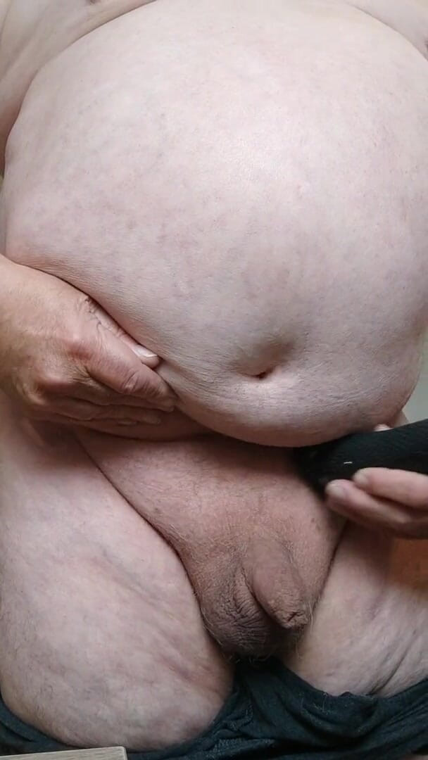 Karlchengeil: Naked Shave and Play