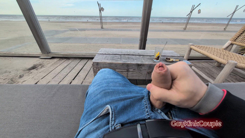 GayKinkCouple: Risky Wank at the Beach