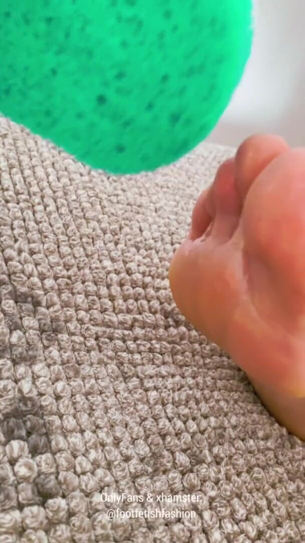 FootFetishFashion: My first massage with oil