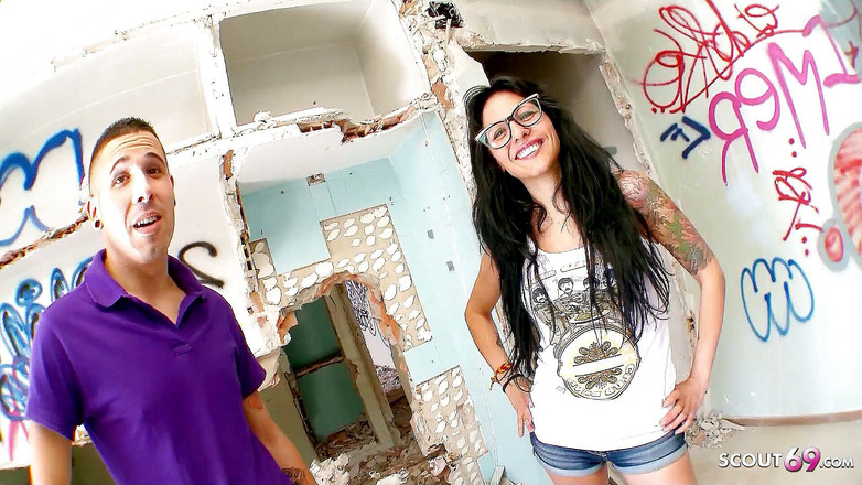 Full porn collection: Un beau-fils à grosse bite baise une MILF excitée dans un...