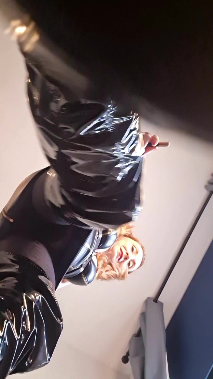 Lily kink: Femdom lelaki bug kecil gergasi penghinaan dan pancutan mani