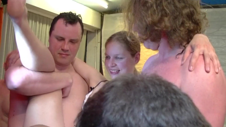 Fickparty: Naughty girl loves gangbang!